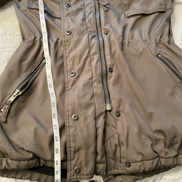 Women's Utility Jacket in Olive Green - Picture 9 of 10